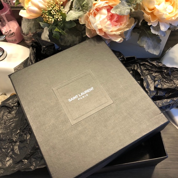 Shoes. - Picture 4 of 6